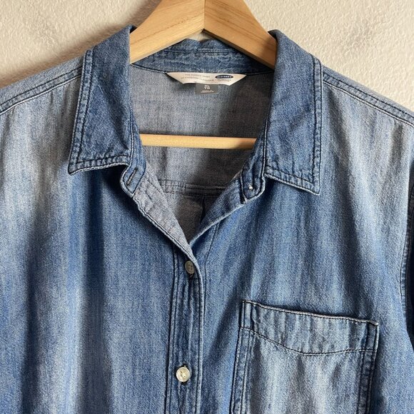 Old Navy Womens XL Classic Denim Shirt Button Up Chambray Top Light Wash Casual - Picture 2 of 8
